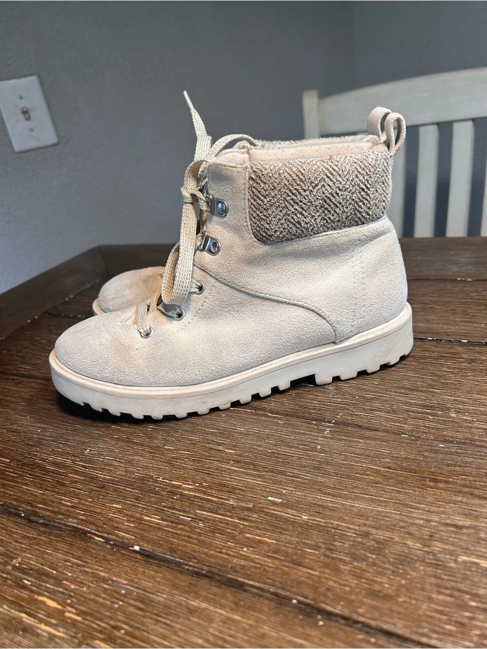 Crown Vintage cute cream